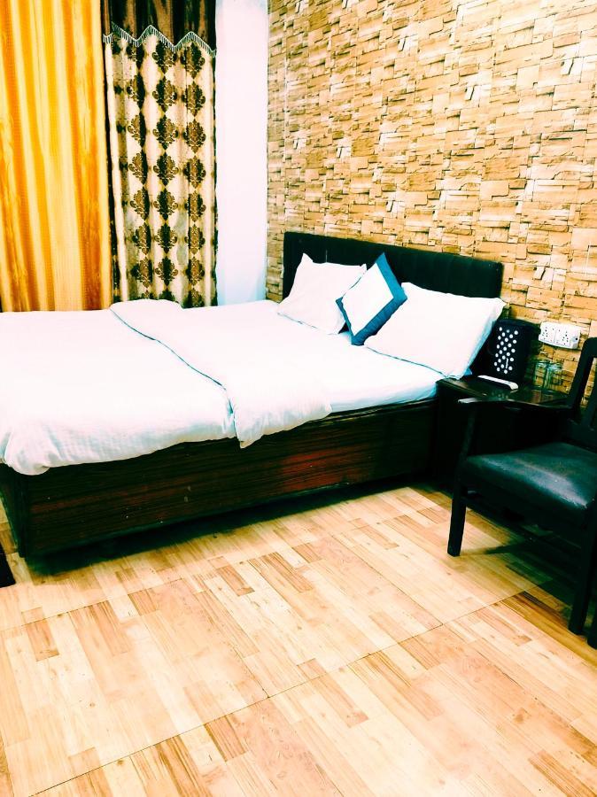 Hotel Holiday Dalhousie - Near Ghandhi Chowk Mall Road Kültér fotó
